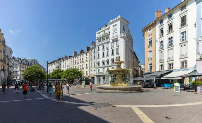 Vue sur la ville de Grenoble, un quartier idéal pour investir dans une résidence étudiante à Grenoble