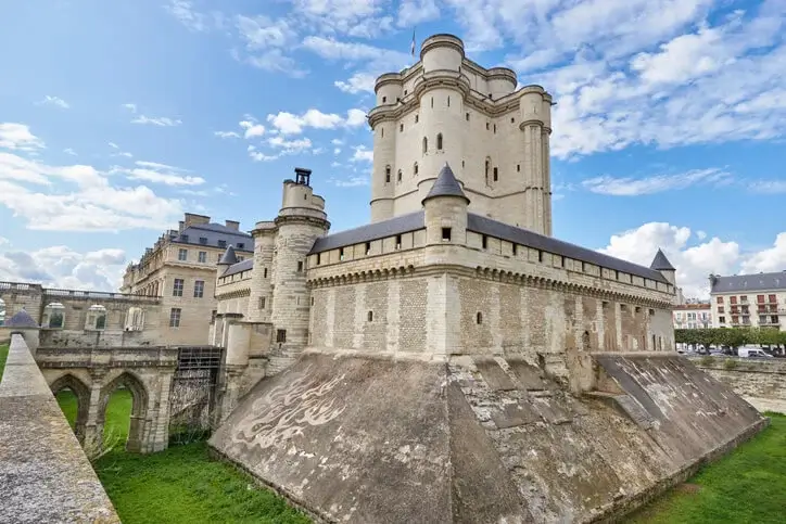 Photo du château de Vincennes, un joyau de la ville. La splendeur de la ville attire les jeunes à la recherche d'une colocation à Vincennes, près de Paris