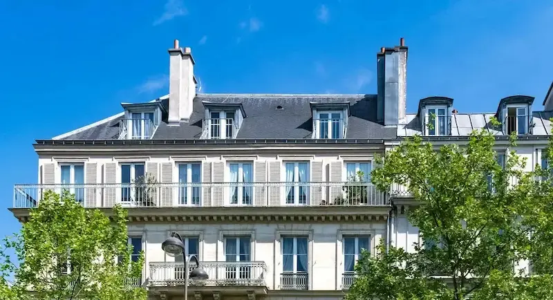 Vue sur un bâtiment de Paris, un quartier idéal pour se loger à Paris en tant qu'étudiant ou jeune actif