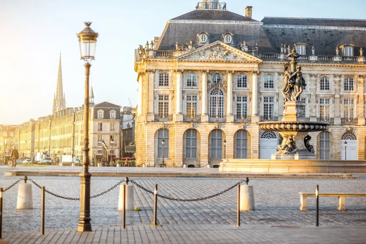 Photo d'une place appréciée par les étudiants à Bordeaux, idéale pour se loger à Bordeaux.