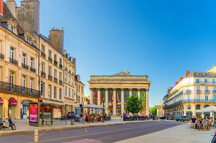 Place dans la ville de Dijon, un quartier idéal pour une location d'appartement à Dijon