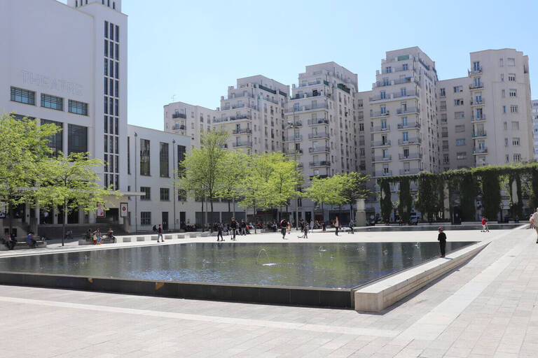 Photo d'un bâtiment à Villeurbanne, une ville étudiante réputée en France. La colocation à Villeurbanne est recherchée dans ce secteur.