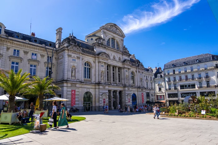 résidence étudiante à Angers : grande place à Angers, venez sur place et vous profiterez de cette vue.