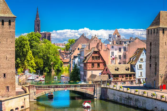 Photo de la ville de Strasbourg, mettant en avant le charme et l'authenticité des quartiers étudiants où la colocation à Strasbourg est très recherchée