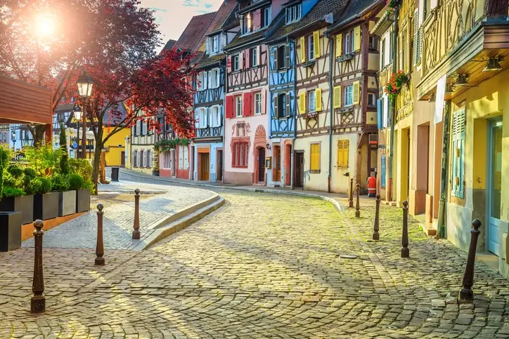 Photo de la ville de Colmar, un coin tranquille et pittoresque qui séduit les jeunes. La colocation à Colmar est disponible dans ce type de quartier au charme saisissant.